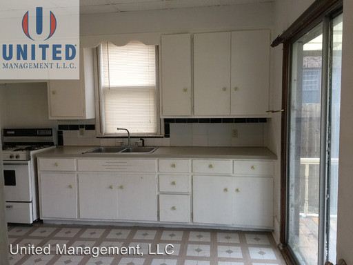 Building Photo - 1702 Summit St