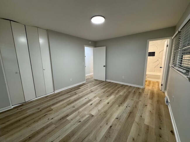 Foto del edificio - 2205 Hathaway Dr