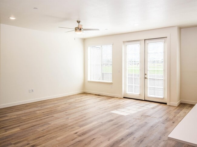 Building Photo - 2021 N 200 E