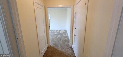 Building Photo - 33 S York Rd