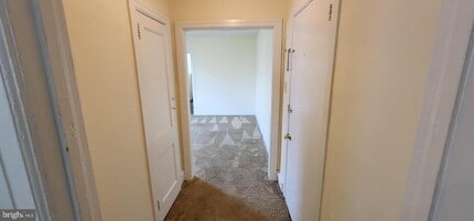 Building Photo - 33 S York Rd