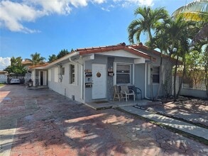 Building Photo - 2957 SW 36th Ct