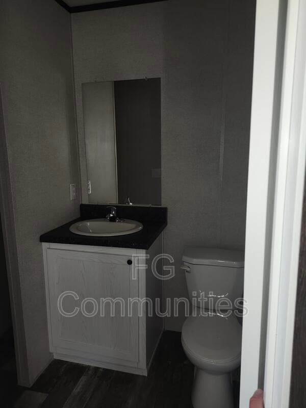 Building Photo - 711 Leasburg Rd