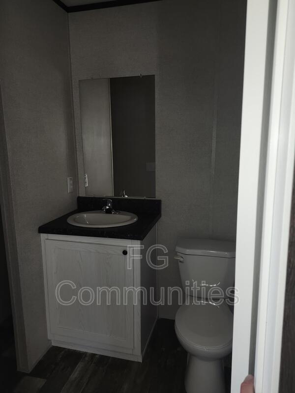 Foto del edificio - 711 Leasburg Rd