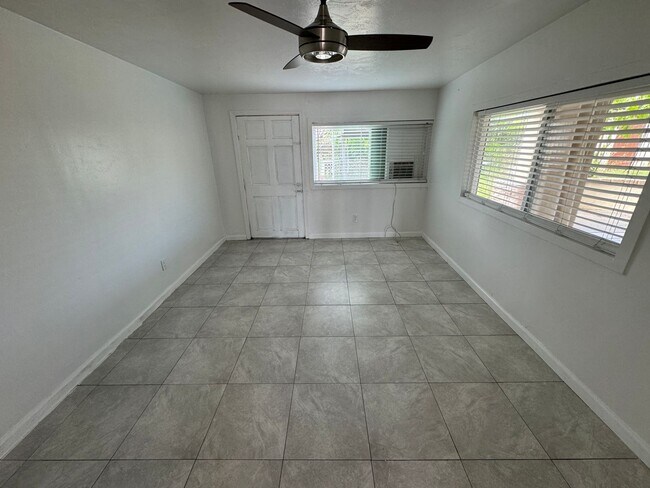 Building Photo - El Cajon 3 Bedroom