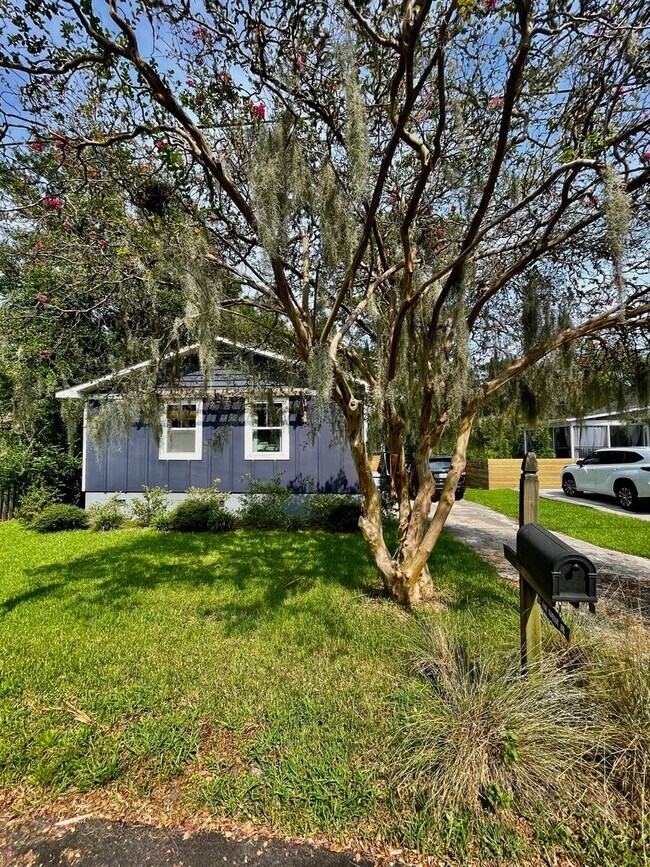 Foto del edificio - 10 Oak Forest Dr