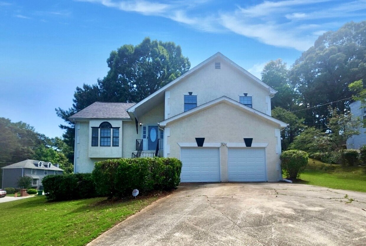 Foto principal - Charming 5-Bedroom, 3.5-Bathroom Home near...