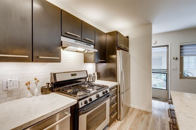 Foto del edificio - 720 W Lewis St