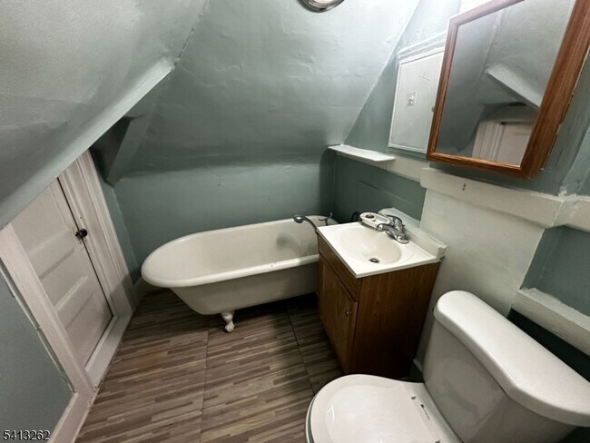 Foto del edificio - 108 Shanley Ave