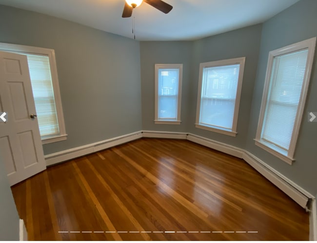 Foto del edificio - 73 Hall Ave