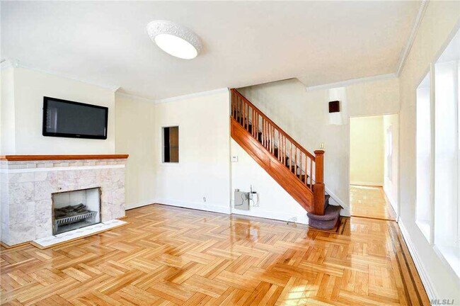 Foto del edificio - 34-28 72nd St