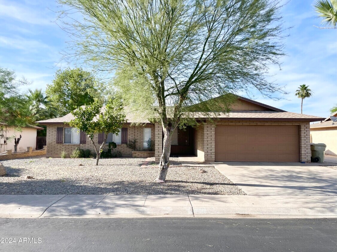 Primary Photo - 4640 W Ruth Ave