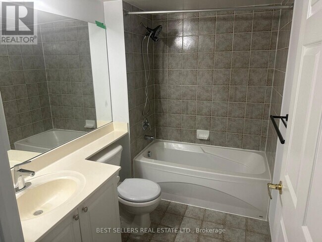 Building Photo - 25 Kingsbridge Garden Cir