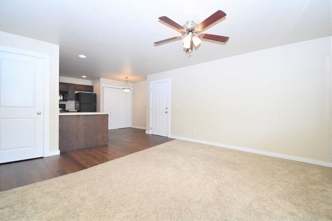 Building Photo - Beautiful 2 bedroom 2 bath