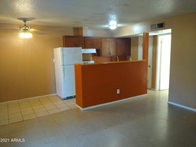 Foto del edificio - 2705 W Tuckey Ln