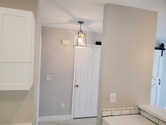 Foto del edificio - 589 NW 208th Way