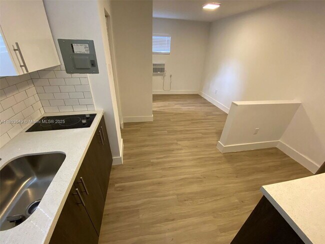 Foto del edificio - 11310 Peachtree Dr