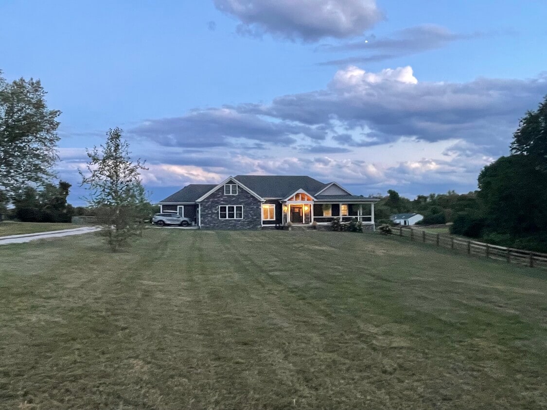 Foto principal - 100 N Homestead Ln
