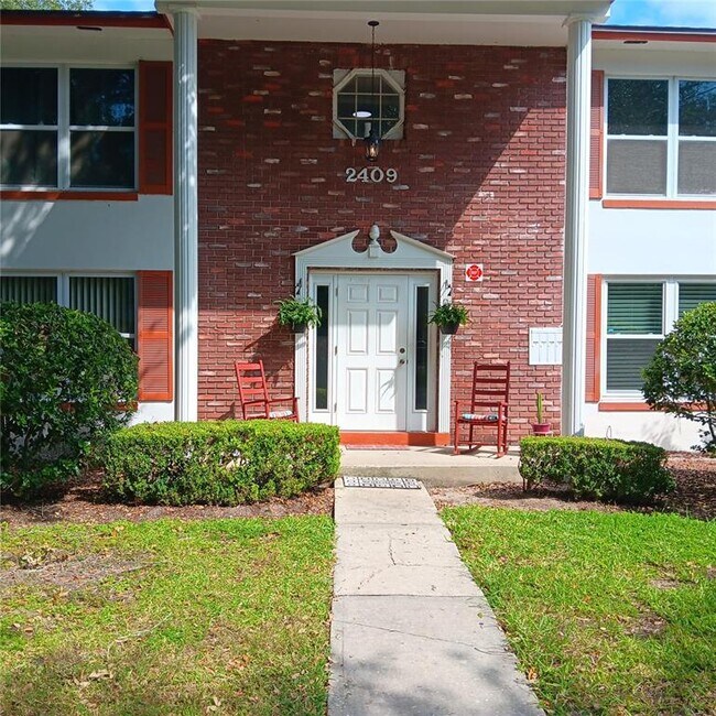 Building Photo - 2409 SE 15th Ave
