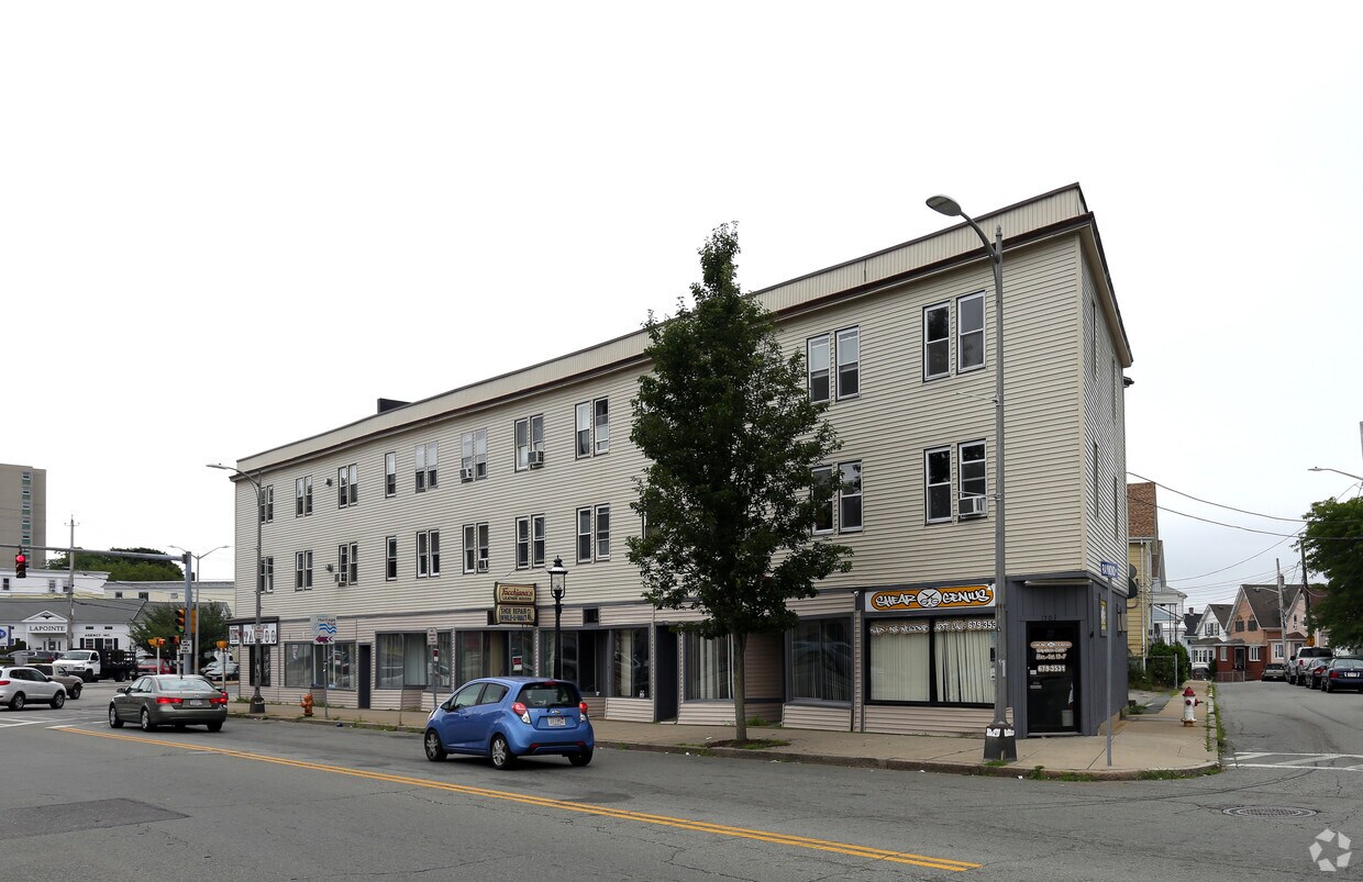 Building Photo - 1703-1729 Pleasant St