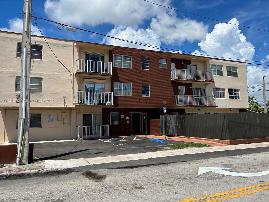 12500 NE 5th Ave Unit 207, North Miami, FL 33161 Condo for Rent in