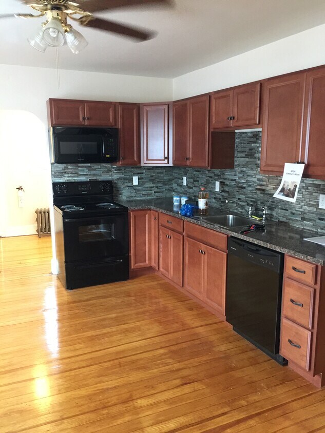 196 Woodbury St, Pawtucket, RI 02861 House Rental in Pawtucket, RI