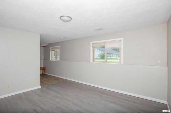 Foto del edificio - 3430 Holiday Ct