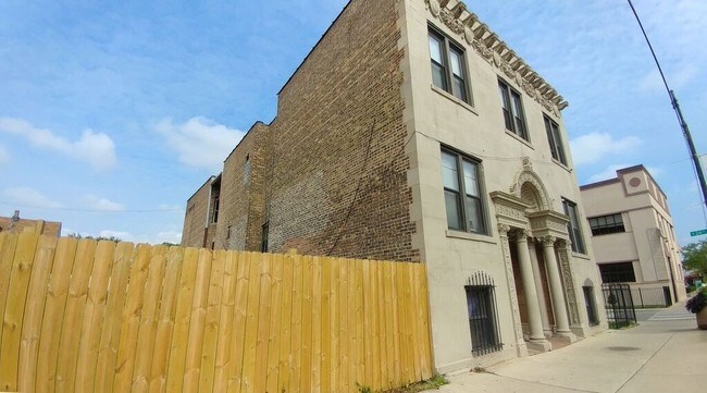 FACHADA - 2434 S Pulaski Rd