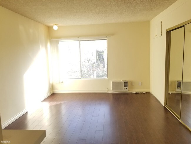 Building Photo - Studio, 1 bath  - 1154 N Gower St