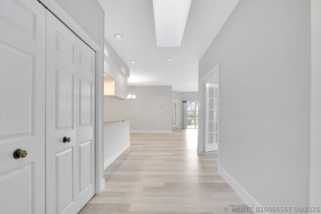 Foto del edificio - 7340 Pine Creek Way