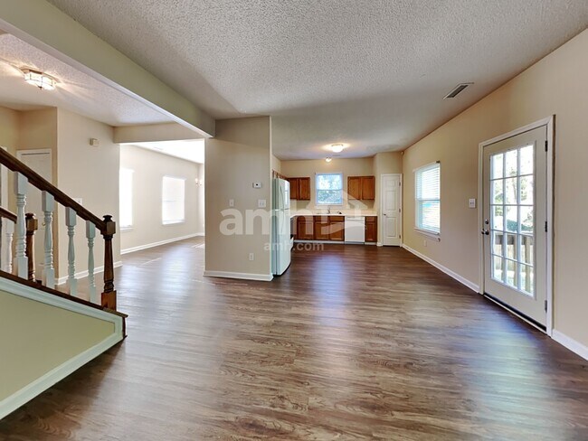 Foto del edificio - 5509 Cumberland Plain Dr