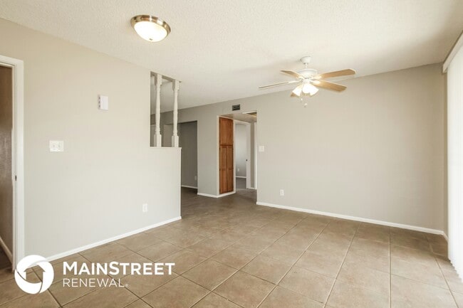 Building Photo - 18402 N 10th Dr