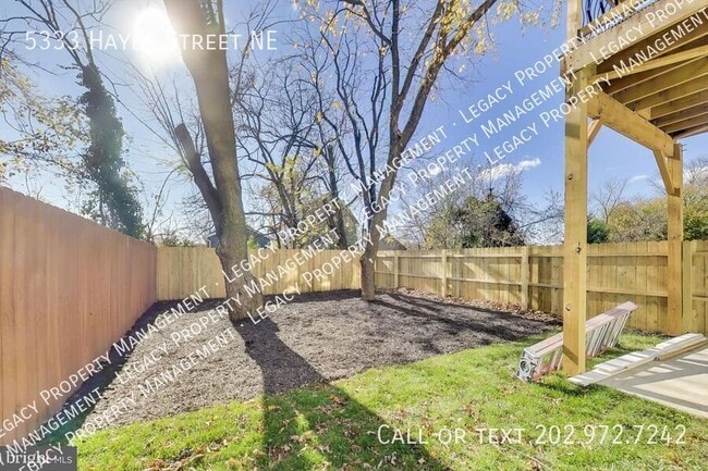 Foto del edificio - 5333 Hayes St NE