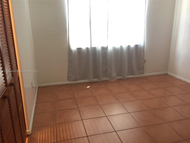 Foto del edificio - 830 NW 106th Ave