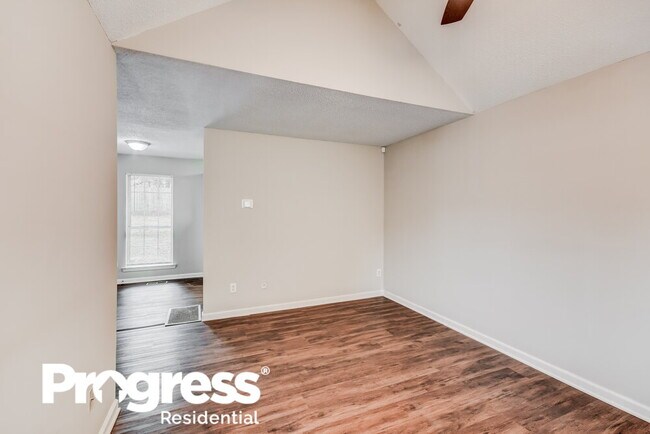 Building Photo - 114 Laird Ave