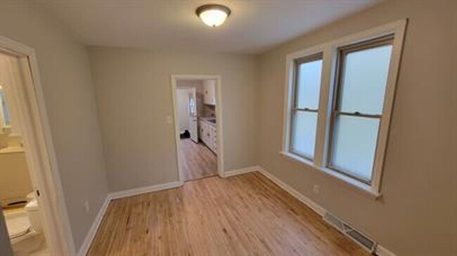 Building Photo - **Charming 1-Bedroom Plus Den Home with Modern Comforts**