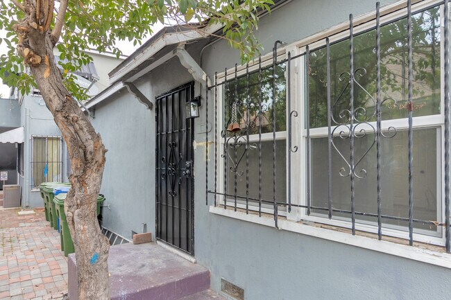 Building Photo - 1723 W 35th Pl