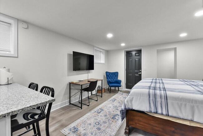 Building Photo - 118 N 32nd Ave