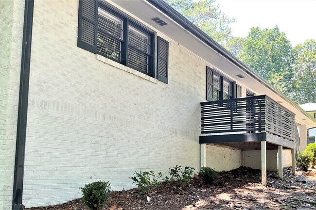 Building Photo - 1371 Spring Valley Ln