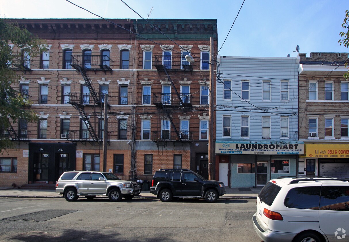 Building Photo - 114 Van Siclen Ave