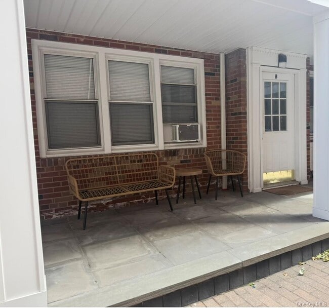 Building Photo - 750 E Broadway