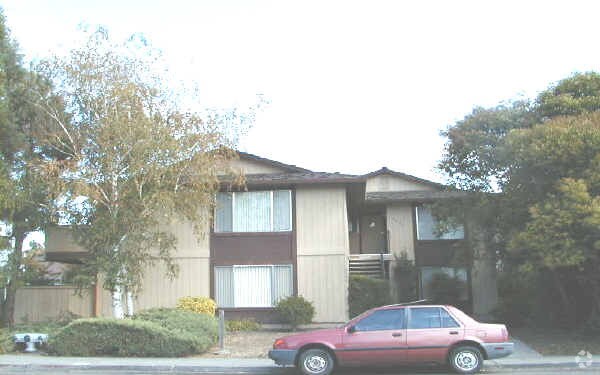 Building Photo - 6450 Country Club Dr