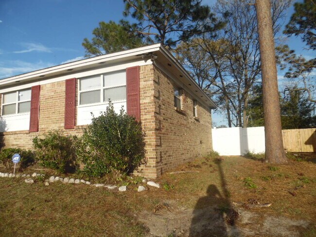Building Photo - 3973 Chestwood Ave