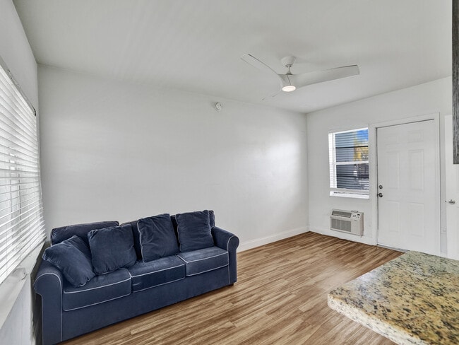 Foto del edificio - 7143 Bonita Dr