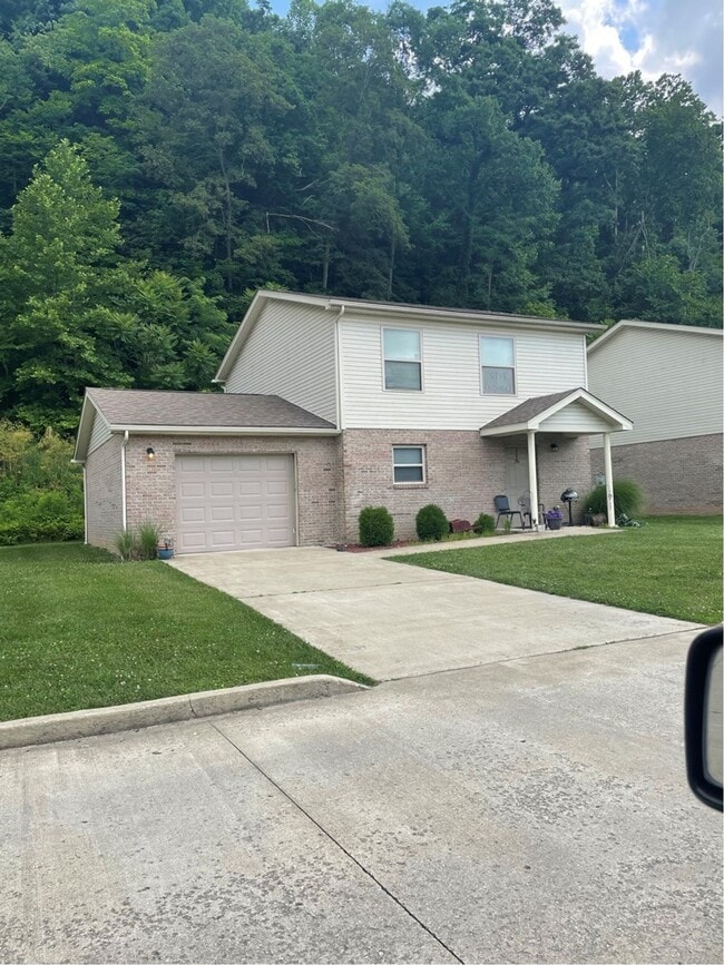 Building Photo - 3 BR 40%