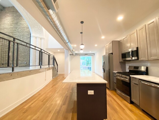 Building Photo - 4601 N Paulina St