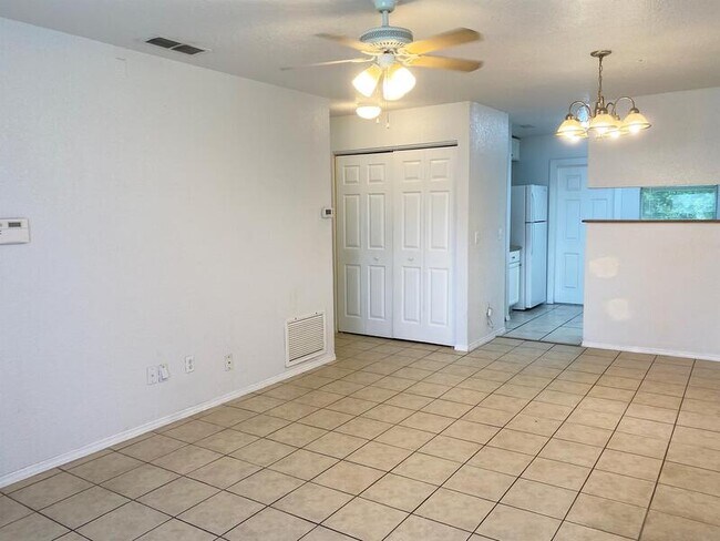 Foto del edificio - 231 E Cypress St