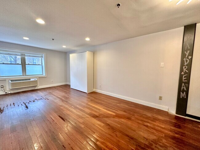 Building Photo - 1701 New York Ave