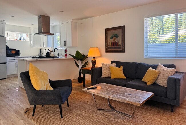 Foto del edificio - 7803 White Oak Ave