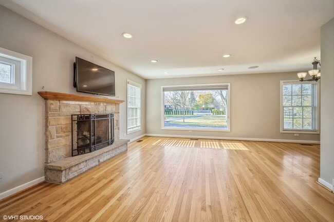Building Photo - 2425 Pfingsten Rd